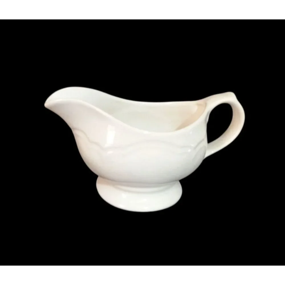 Pfaltzgraff Gazebo Stoneware White Gravy Boat Elegant With Subtle Scalloped‎